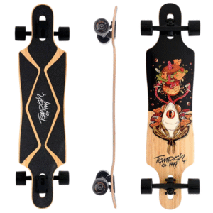 Tempish Frogman longboard 96 cm met drop-through trucks, zwart gripdeck met houten accenten en kleurrijke onderzijde met kikker-illustratie. Geschikt voor beginners en gevorderden. Stabiel board met laag zwaartepunt, nieuwe bushings en verbeterde wielen.