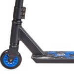 roces-blast-100mm-stunt-step-zwart-blauw-frontwheel.jpg